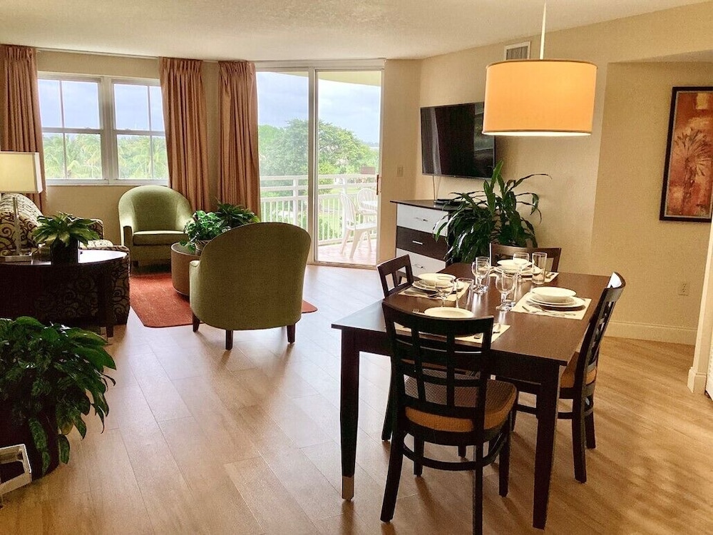 Deluxe One Bedroom Suite - Photo 1