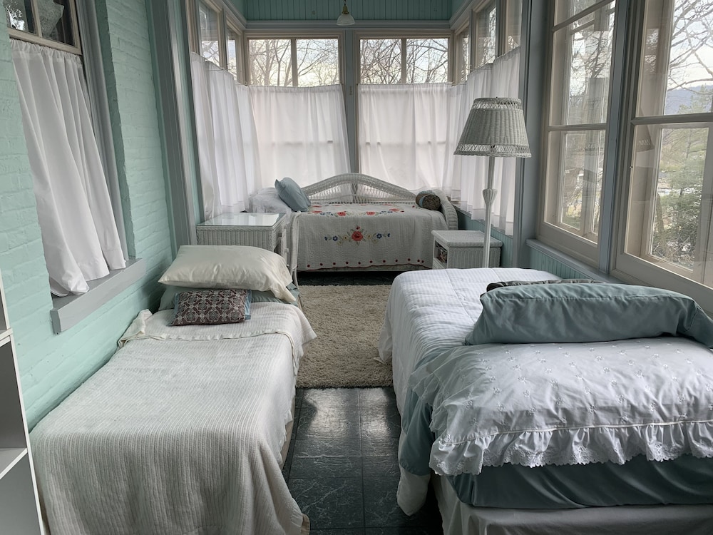 Marietta Family Suite photo 2