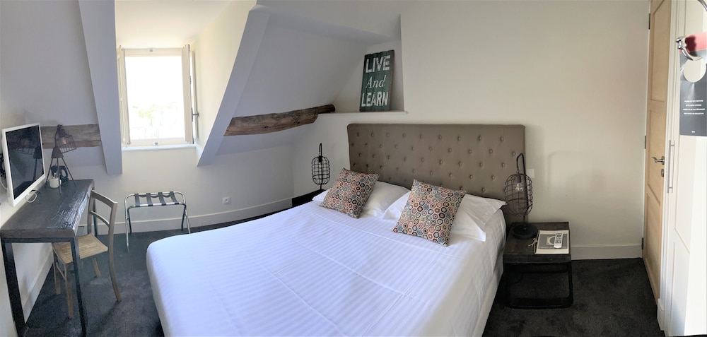 Economy Double Room Single Use, 1 Queen Bed
