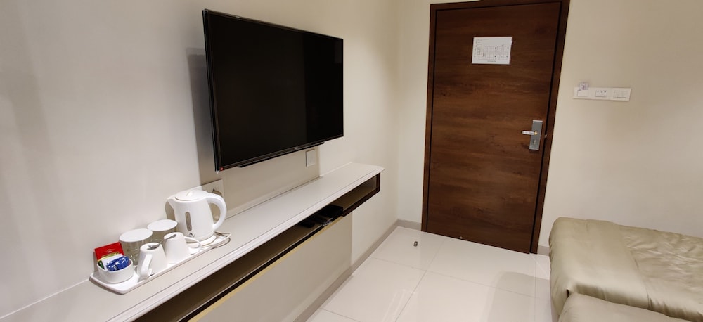 Deluxe Double or Twin Room - Photo 7