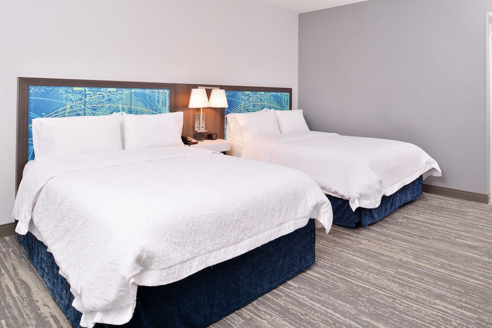 Room, 2 Queen Beds, Accessible, Bathtub photo 1