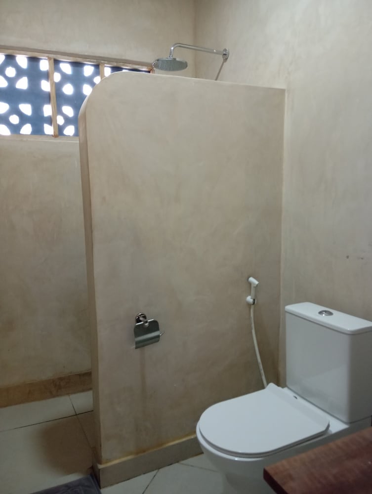 Standard Double Room - Photo 9