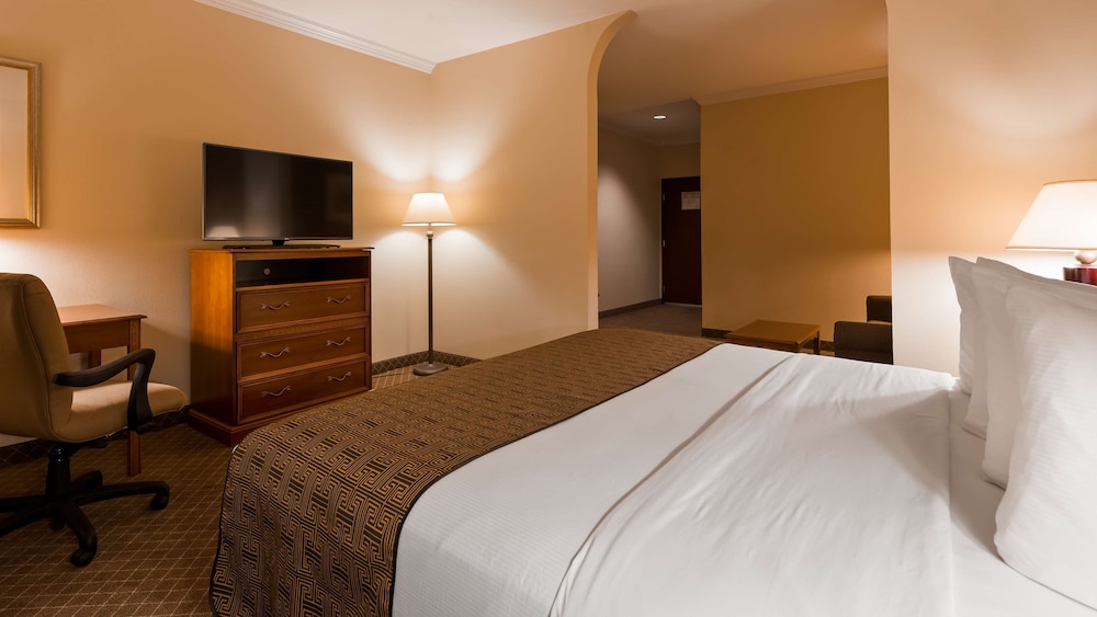 Suite, 1 King Bed, Non Smoking (Oversized Room;With Sofabed) photo 2