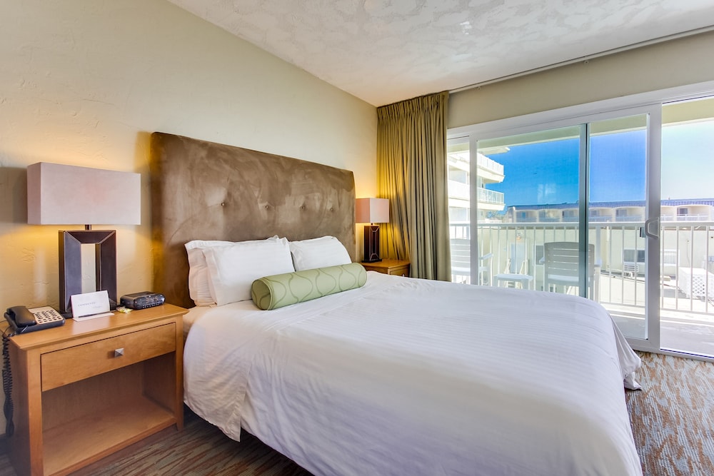 Standard Room, 1 King Bed, Ocean View - Photo 5