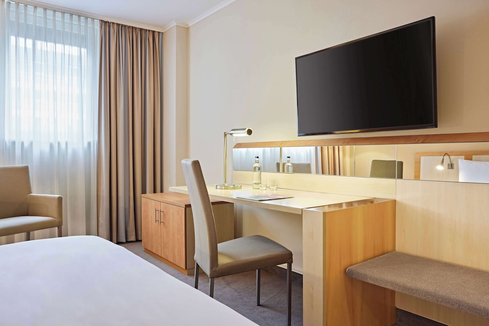 Room, 1 King Bed - Photo 2