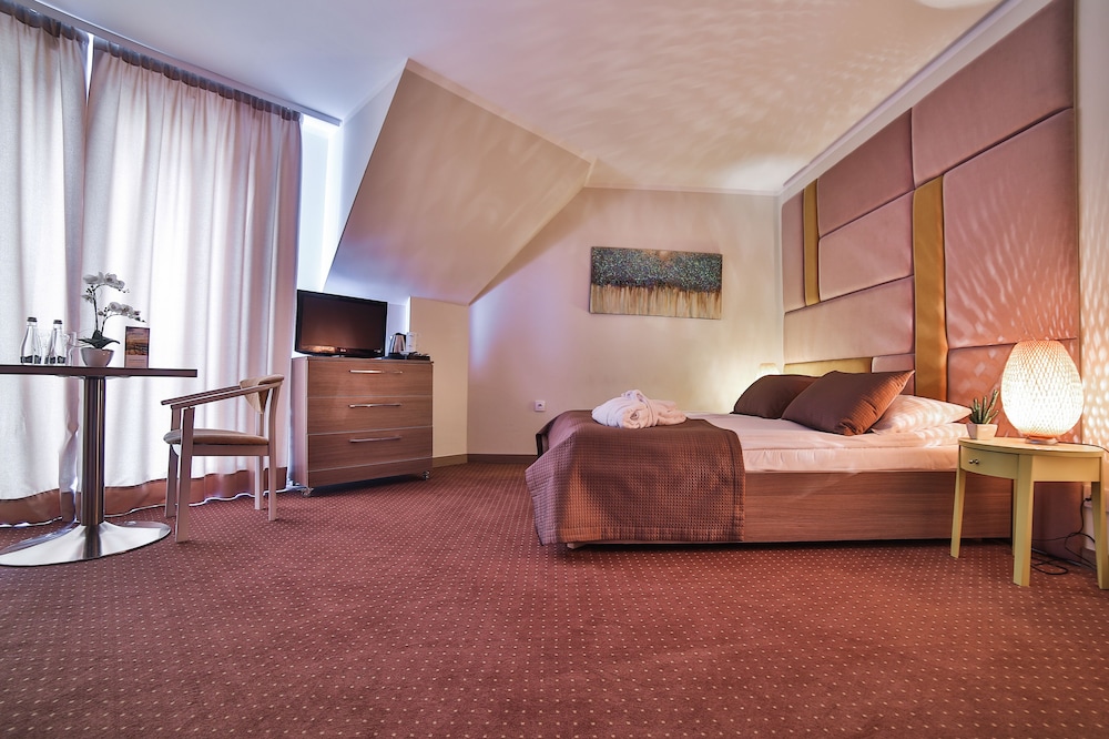 Deluxe Double Room, 1 Queen Bed photo 3