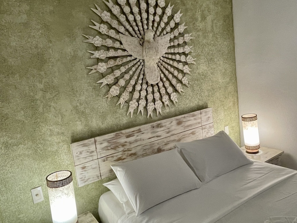 QUARTO COM CAMA QUEEN SIZE