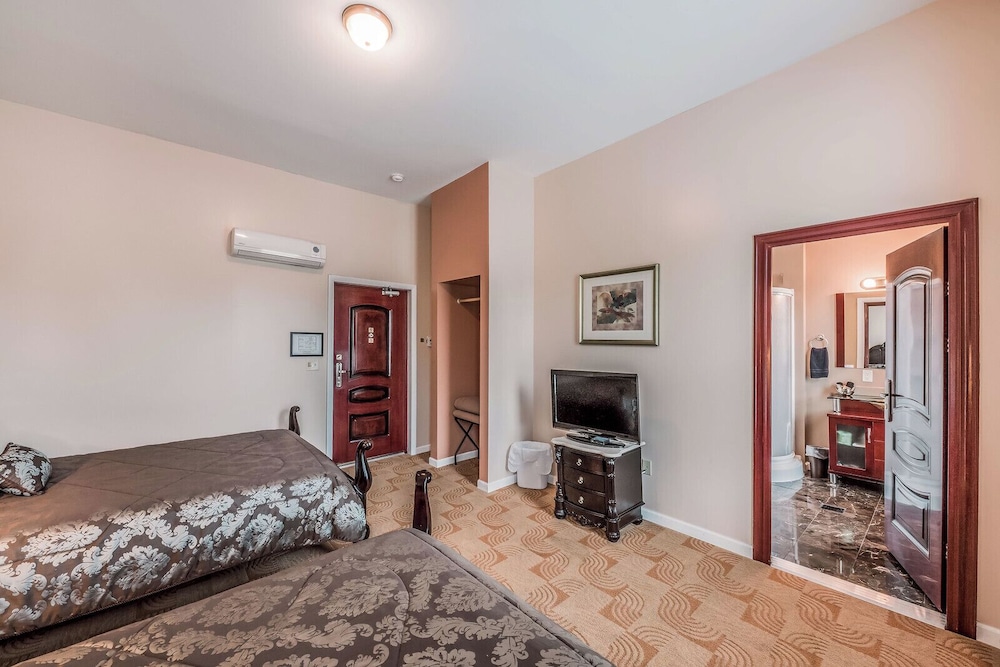 Luxury Quadruple Room, Private Bathroom photo 2