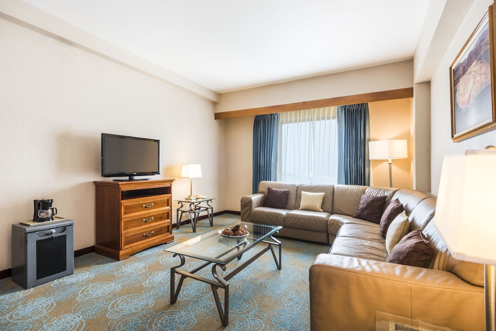 Suite, 1 King Bed - Photo 1