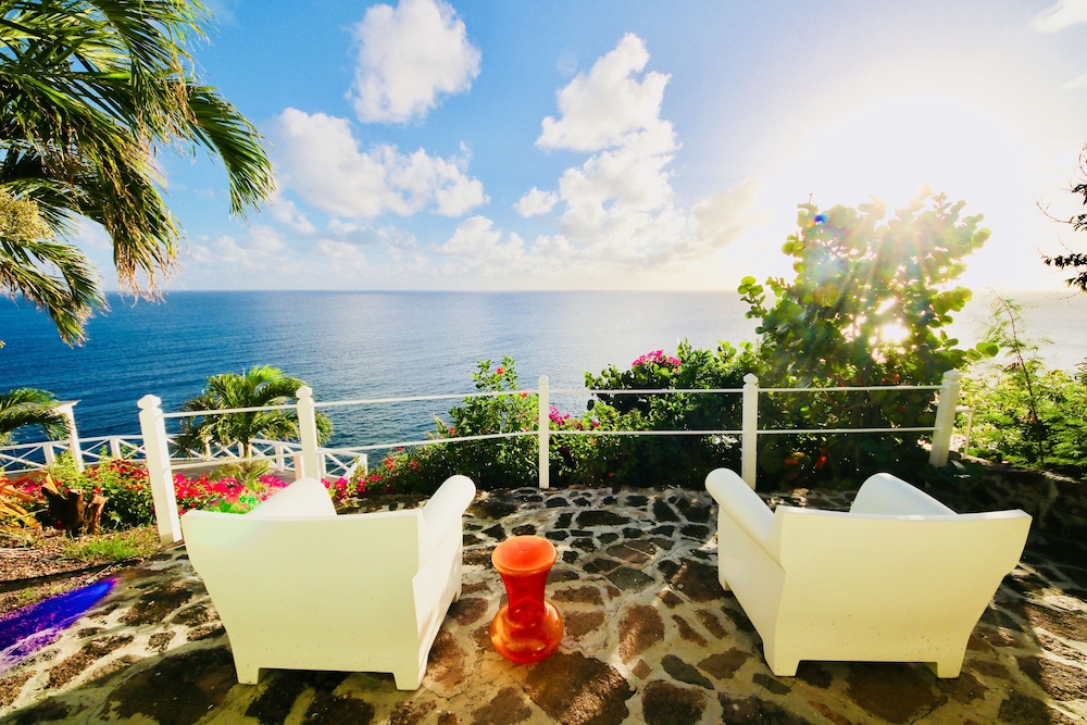 Junior Suite, 1 King Bed, Private Bathroom, Ocean View photo 3