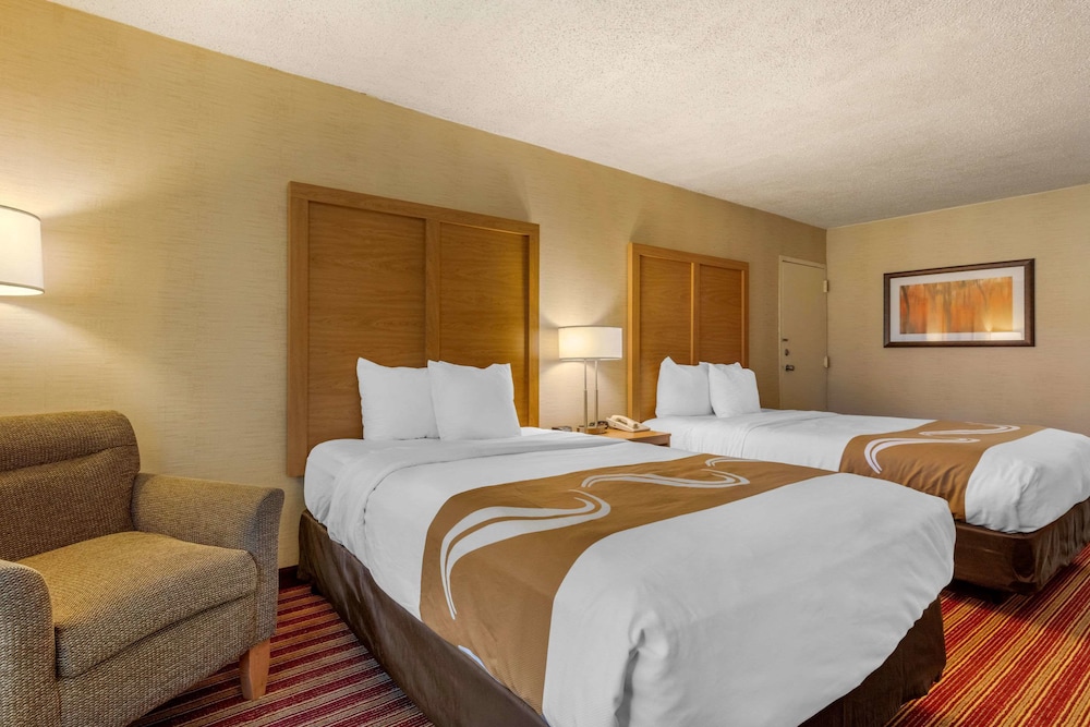 Room, 2 Queen Beds, Smoking - Photo 9