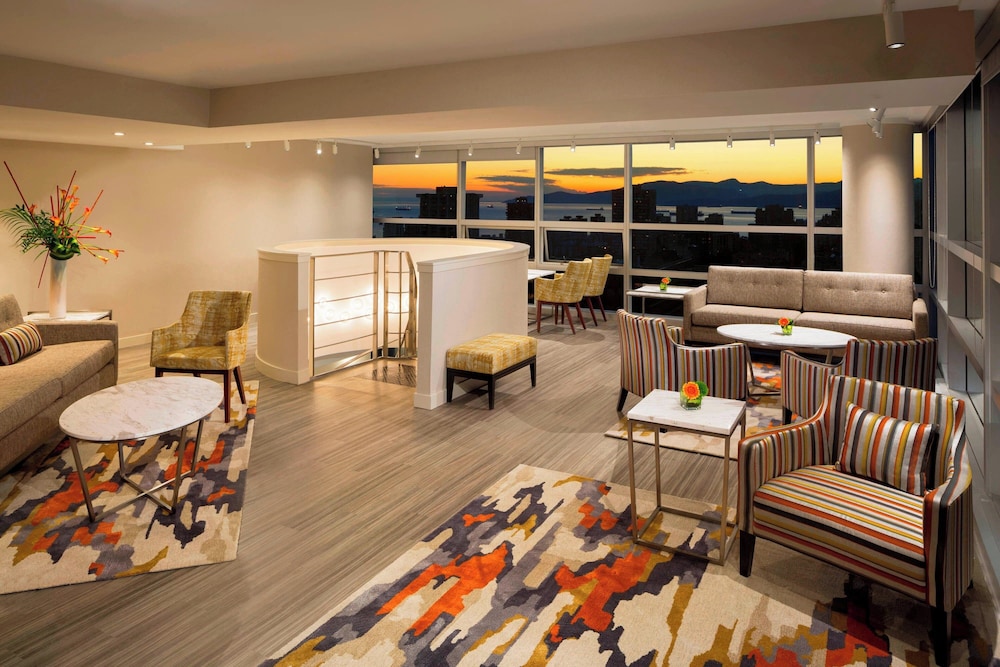 Club Room, Multiple Beds (Bedroom 1: 1 King.  Bedroom 2: 1 King) - Photo 9
