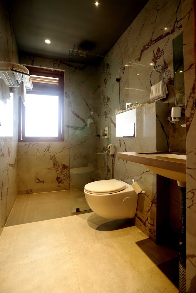 Deluxe Room - Photo 10