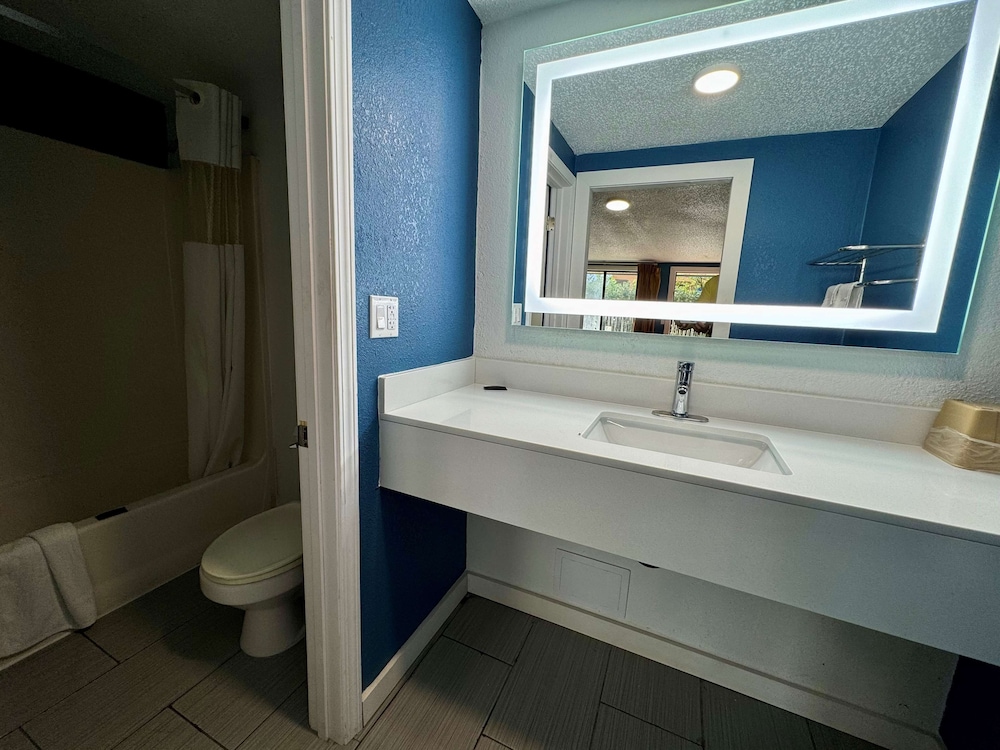 Room, 2 Double Beds - Photo 2