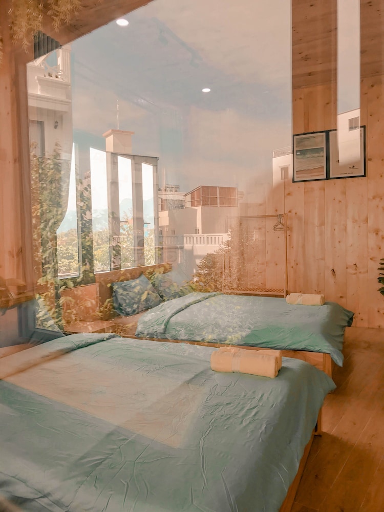 Design Quadruple Room