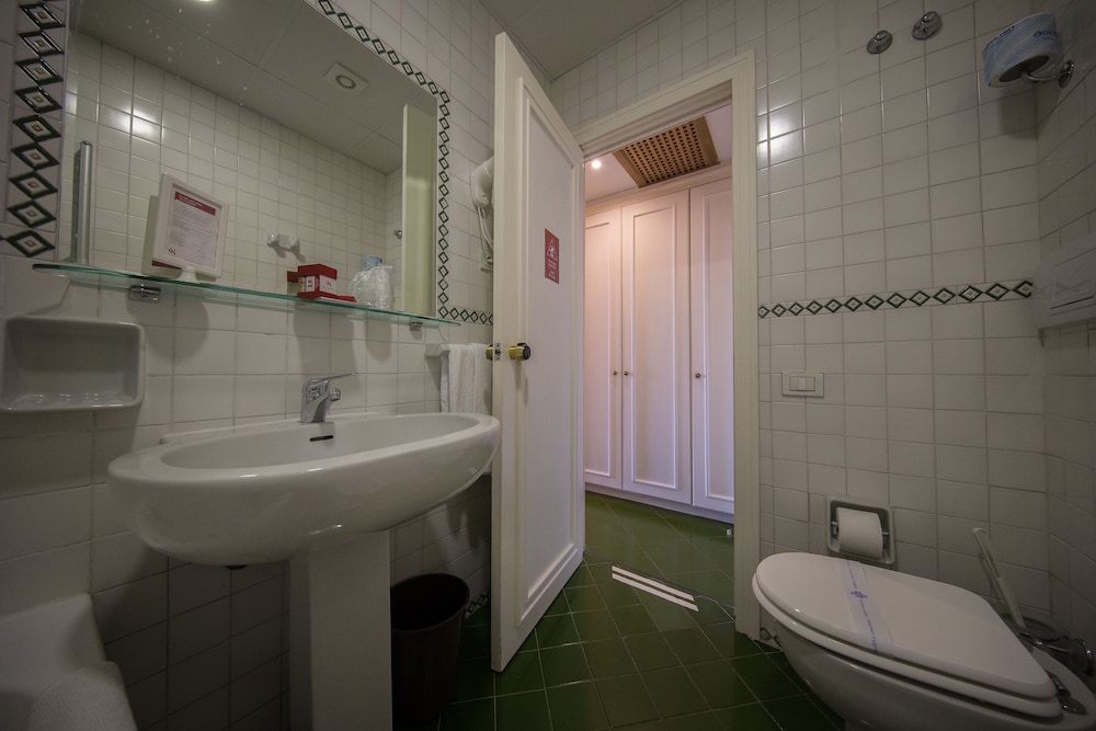 Triple Room - Photo 8