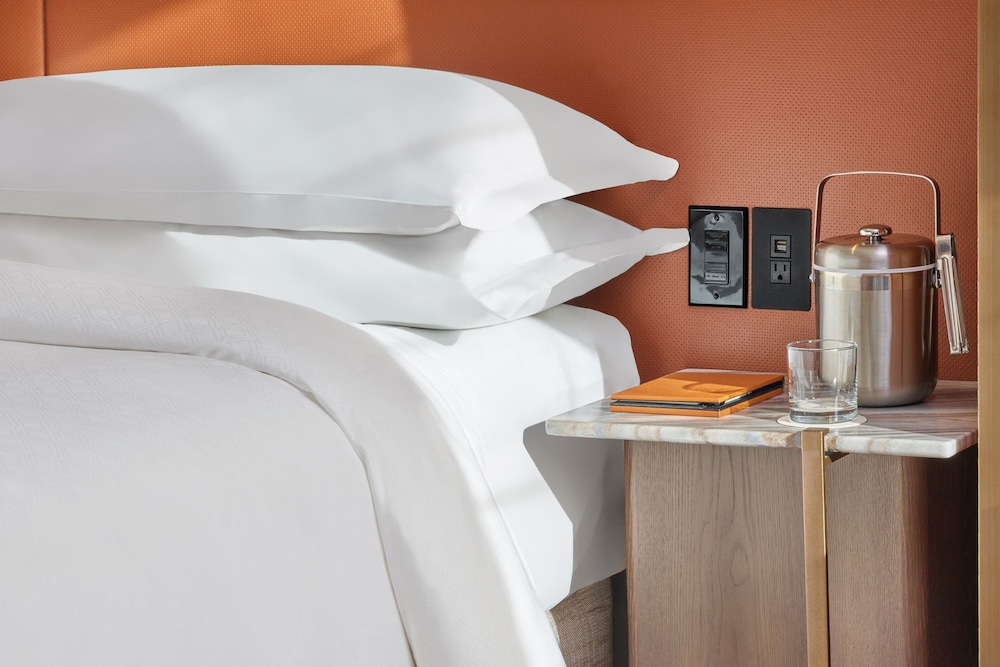 Grand Room, 1 King Bed, City View - Photo 2