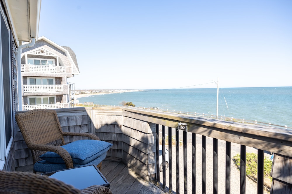 Superior Double Room, 1 King Bed, Balcony, Ocean View photo 2
