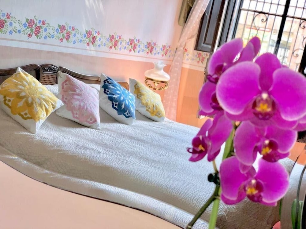 Deluxe House photo 1