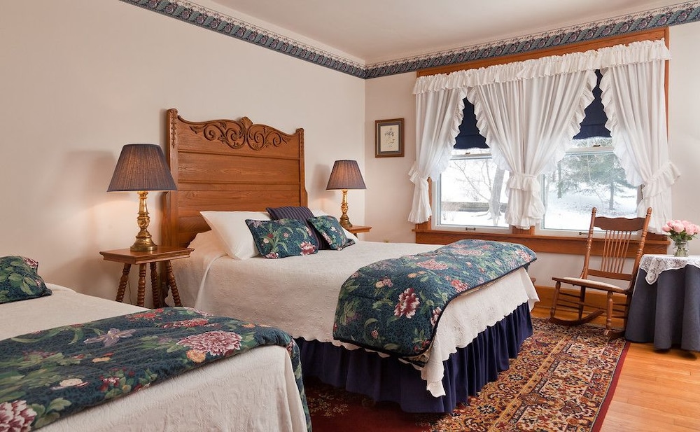 Double Room, Multiple Beds (Ash) photo 2