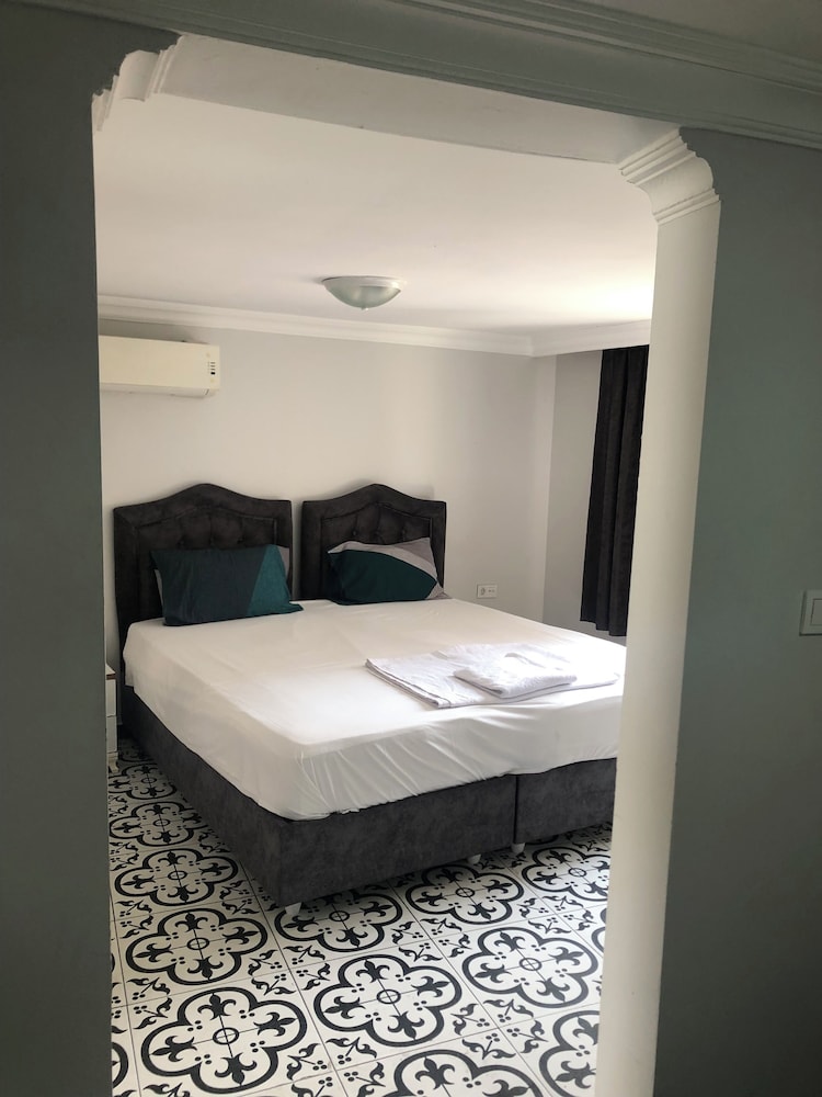 Grand Quadruple Room, 2 Bedrooms, Connecting Rooms photo 1