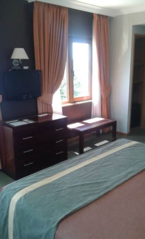 Standard Twin Room - Photo 3