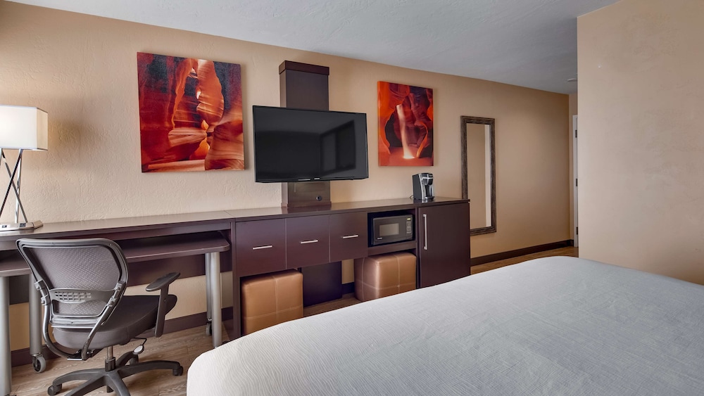 Standard Room, 1 King Bed, Accessible, Non Smoking - Photo 4