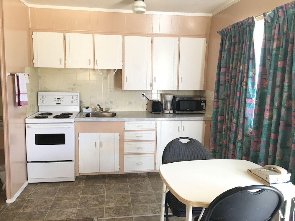 Economy Double Room, 2 Queen Beds, Kitchenette photo 2