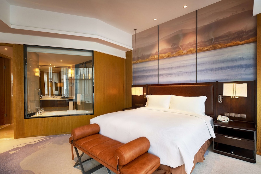 Executive Suite, 1 King Bed photo 2