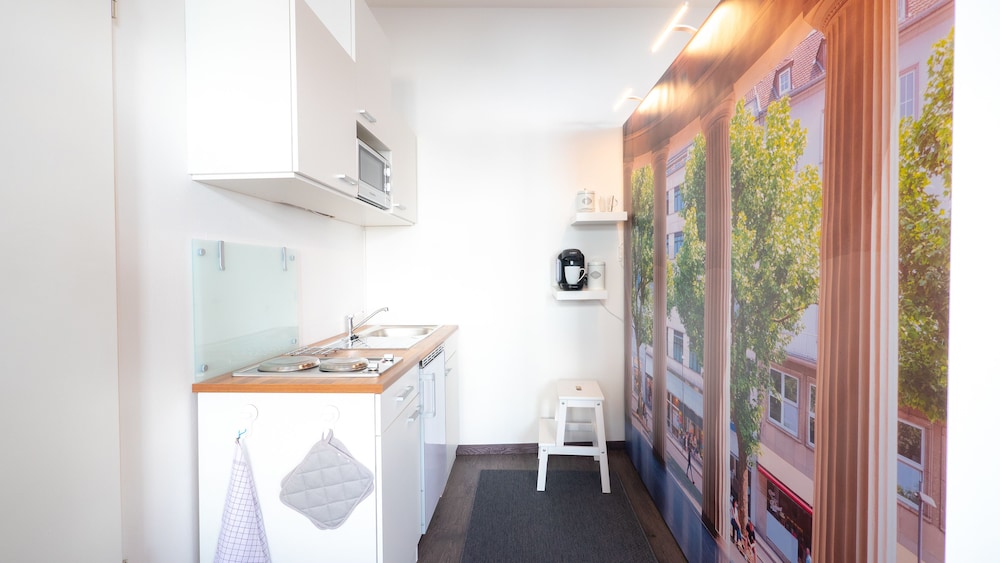 Room - Photo 8