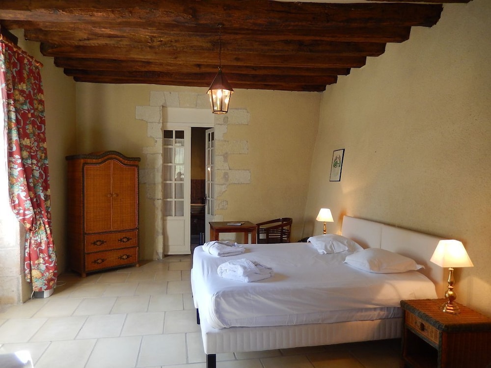 Room, Pool View - Photo 2