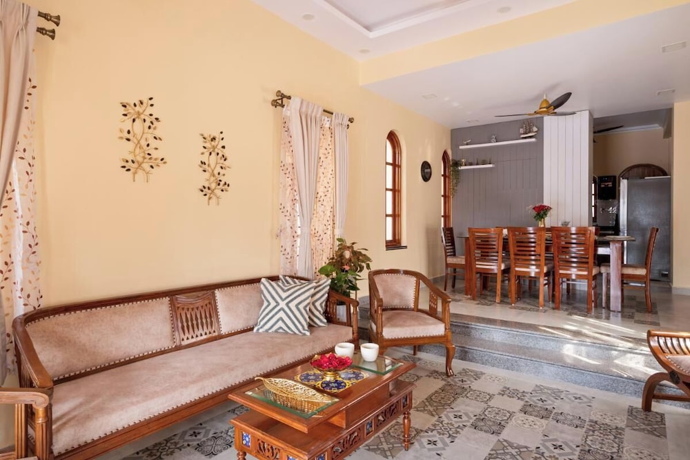 Villa photo 3