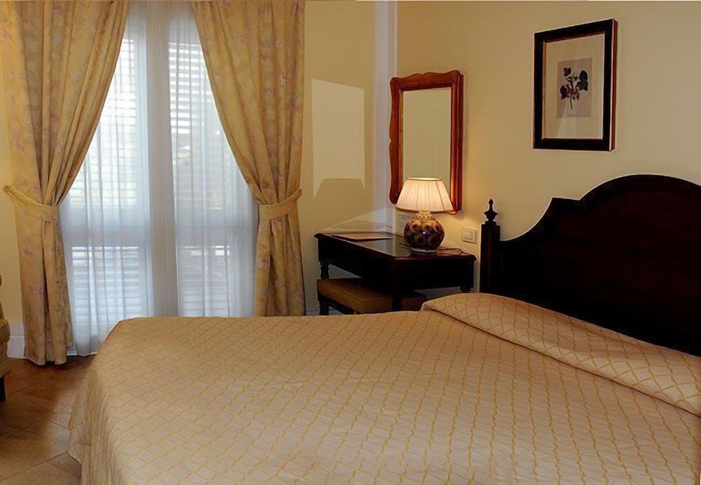 Standard Double or Twin Room - Photo 2