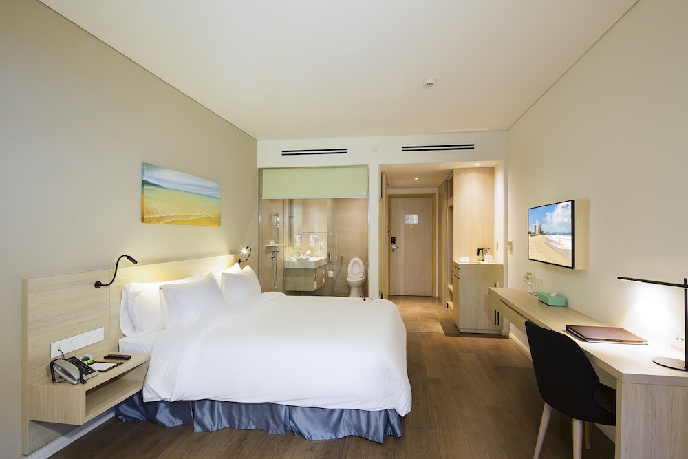 Premier Double Room, 1 King Bed photo 3