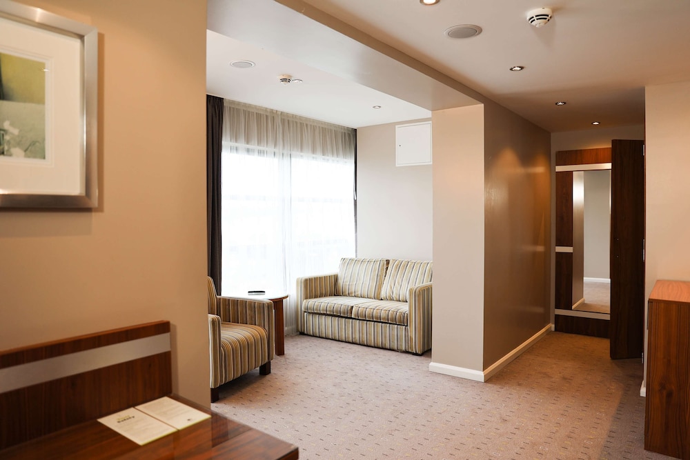Suite, 1 King Bed - Photo 2