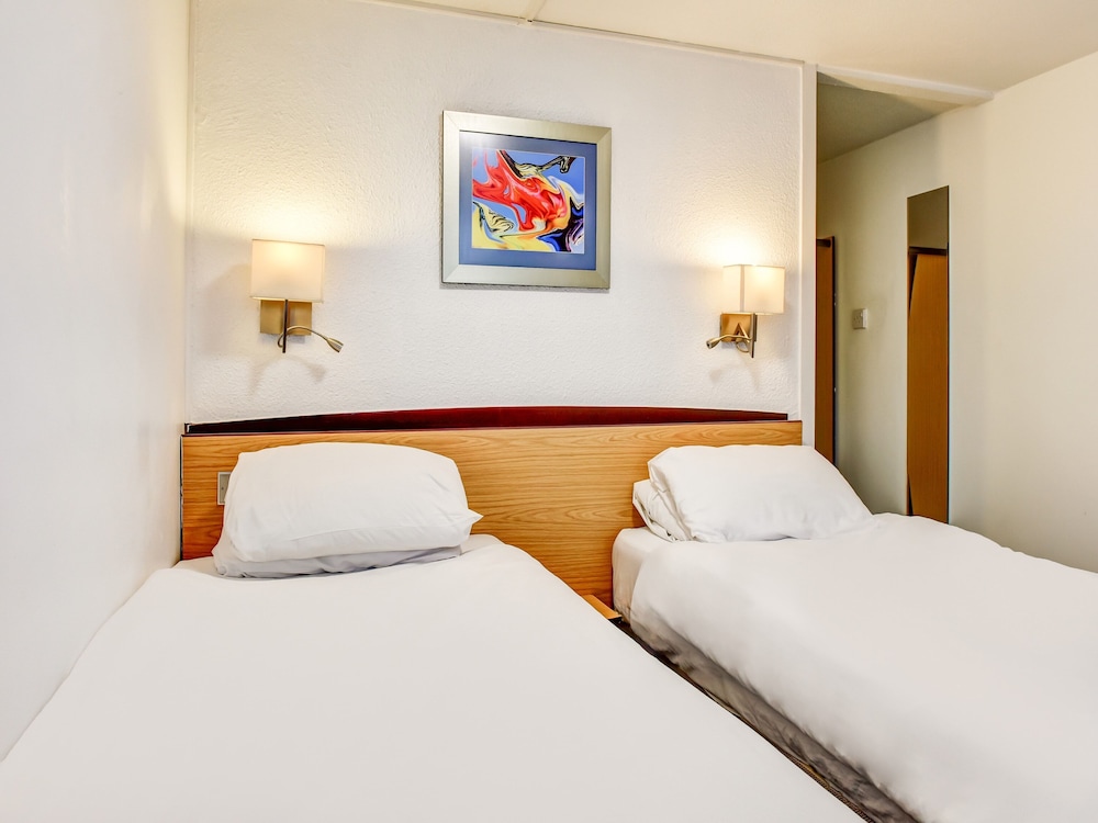Standard Twin Room, 2 Twin Beds photo 2