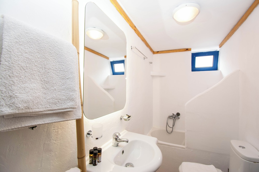 Deluxe Apartment, Jetted Tub - Photo 5