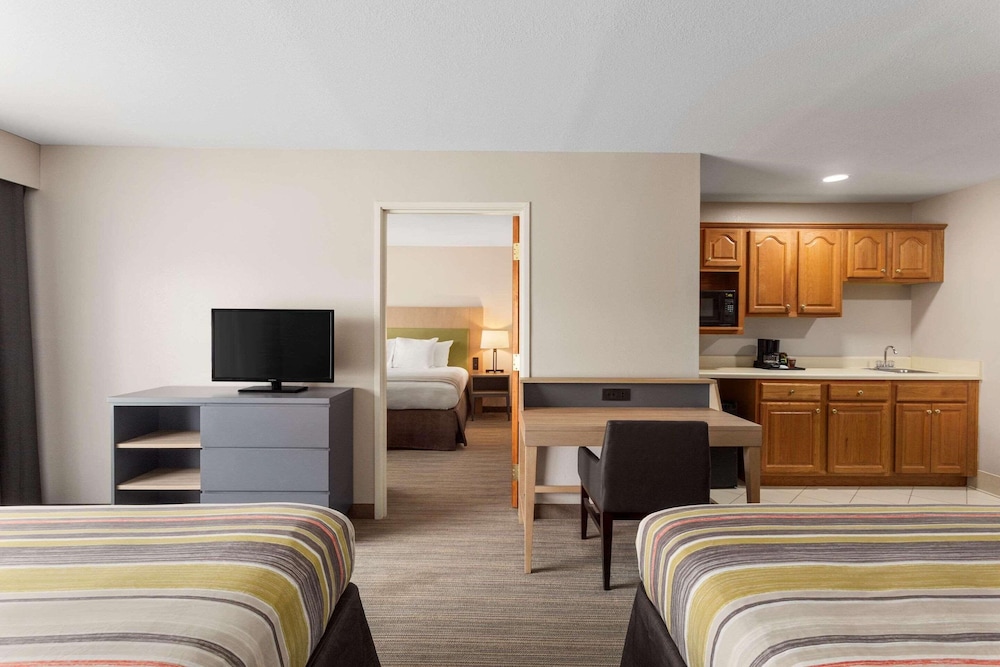 Suite, 2 Bedrooms, Non Smoking - Photo 1