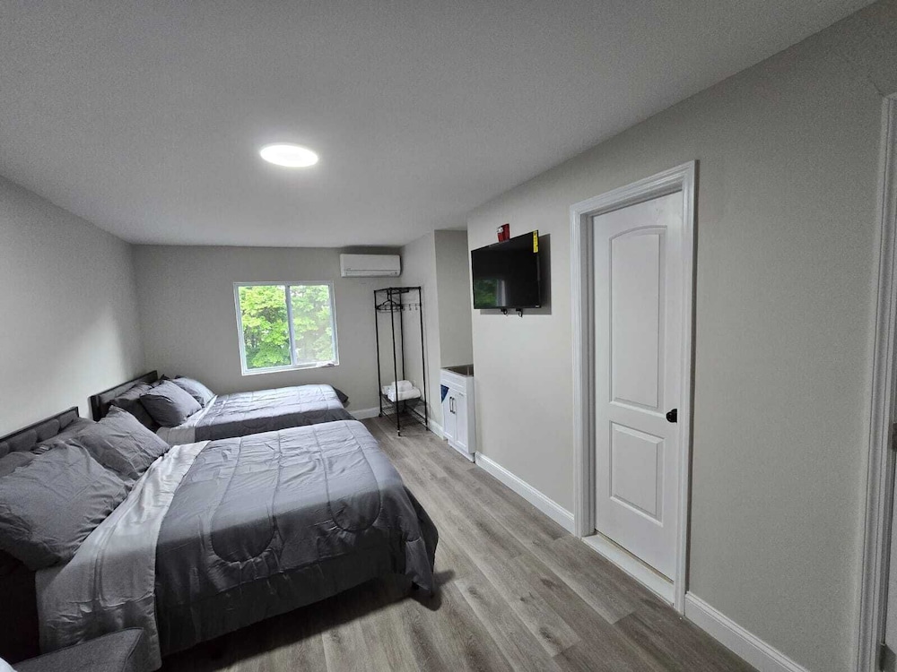 Double Room, Multiple Beds, Non Smoking, Private Bathroom