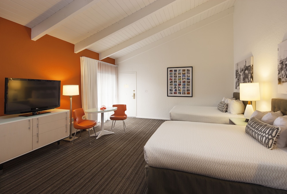 Deluxe Room, 2 Queen Beds