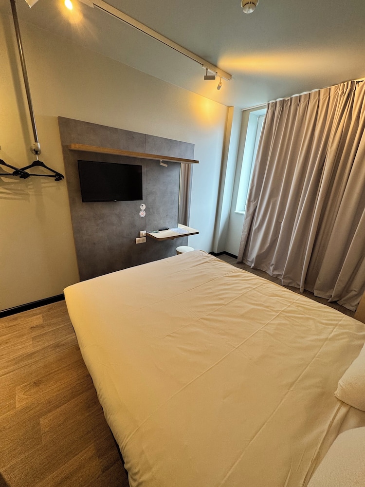 Triple Room, Multiple Beds - Photo 3