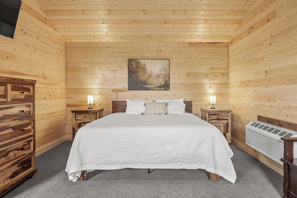 Deluxe Cabin, 1 King Bed