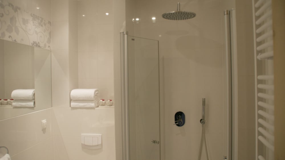 Standard Double or Twin Room photo 3