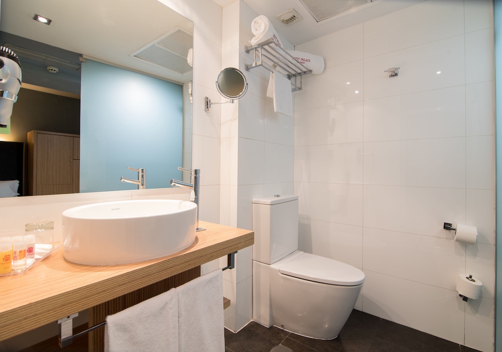 Basic Double Room thumbnail 5