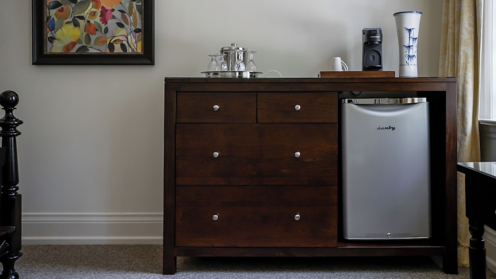 Standard Room, 1 King Bed photo 2