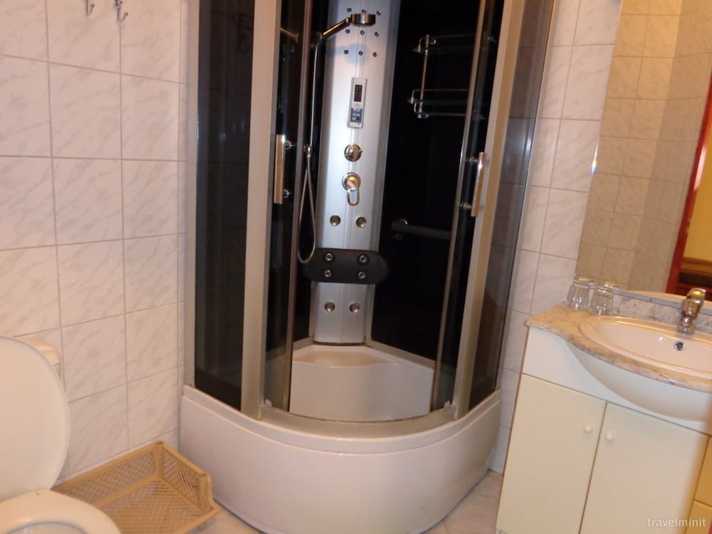 Family Room, 1 Bedroom, Private Bathroom photo 2
