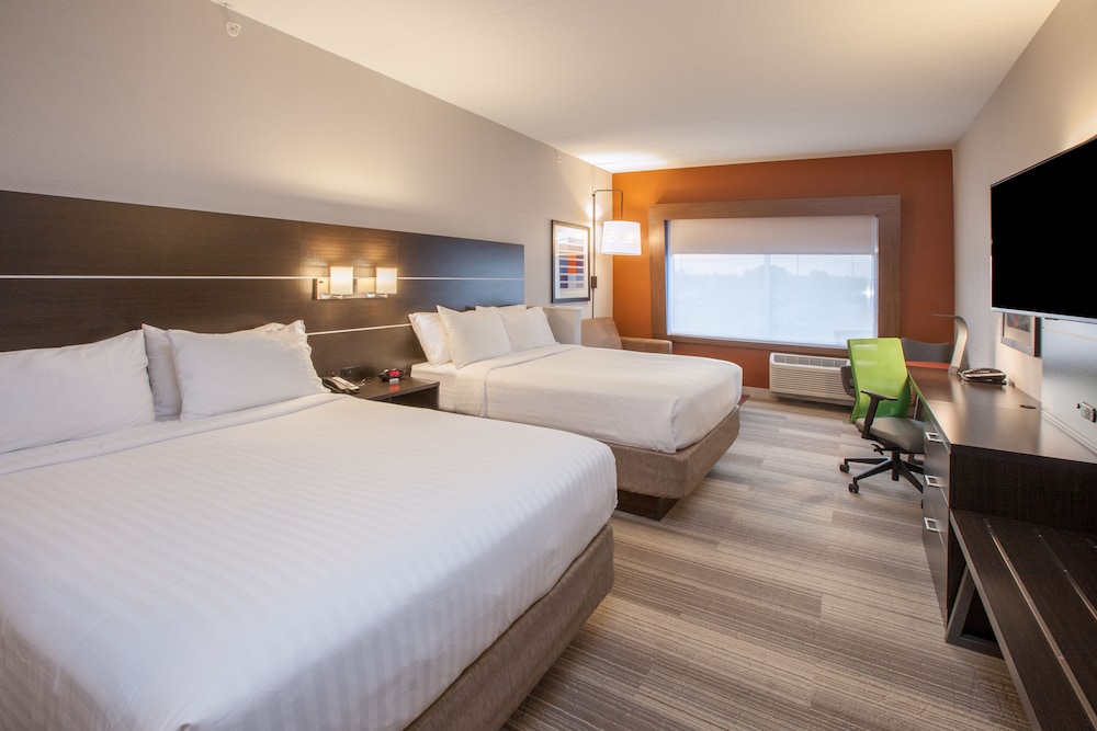 Suite, 2 Queen Beds, Accessible (Mobility, Accessible Tub) photo 2