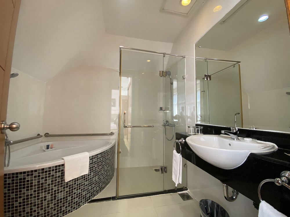 Deluxe Double Room - Photo 9