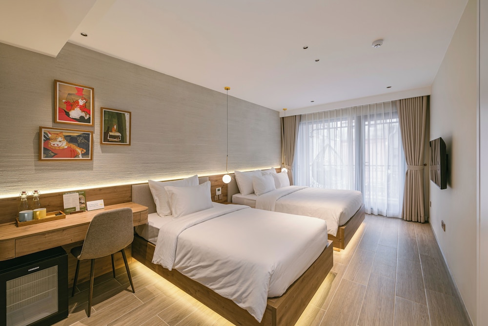 Family Triple Room, City View
