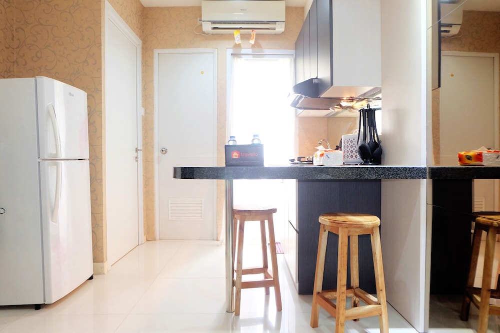 Room - Photo 10